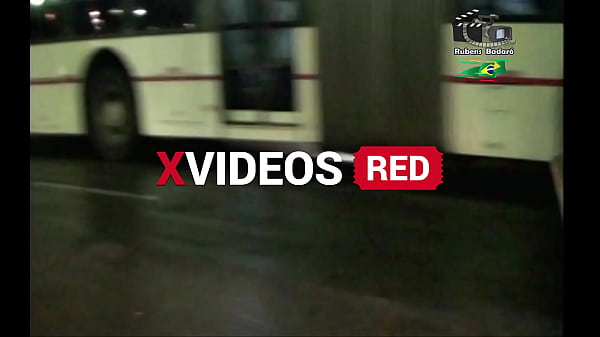 Casal novinhos realiza fantasia transando na rua com desconhecidos até os gari aproveitou. ( Completo no xvideos red )